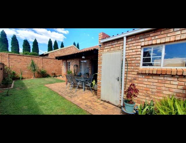 2 BEDROOM TOWNHOUSE FOR SALE IN ELARDUSPARK